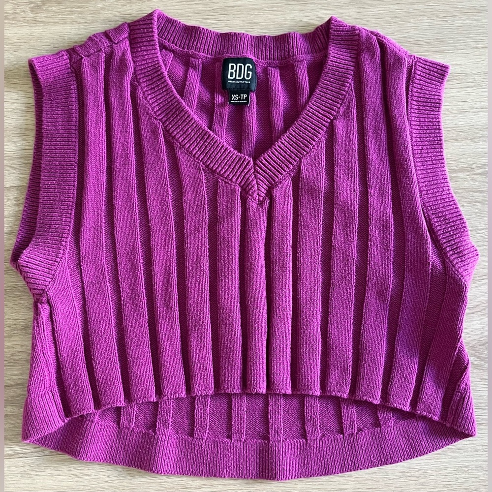BDG Urban Outfitters XS pink/purple sweater vest cropped